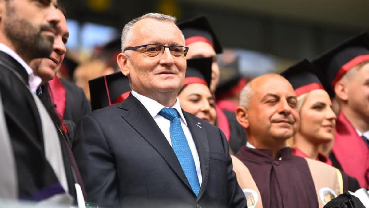 sorin-cimpeanu-a-redobandit-distinctia-nihil-sine-deo-acordata-de-casa-regala_60761200