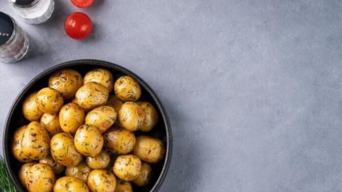 ambasada-danemarcei-in-romania-sfatuieste-romanii-sa-prepare--de-craciun--cartofi-danezi-caramelizati--iata-reteta_56128200
