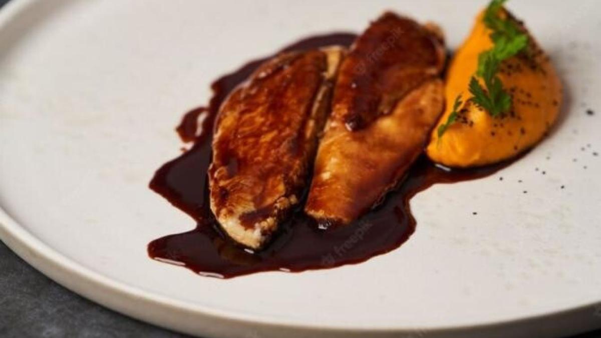 piept-de-pui-cu-sos-de-ciocolata--o-reteta-originala-pentru-masa-de-revelion_35135400