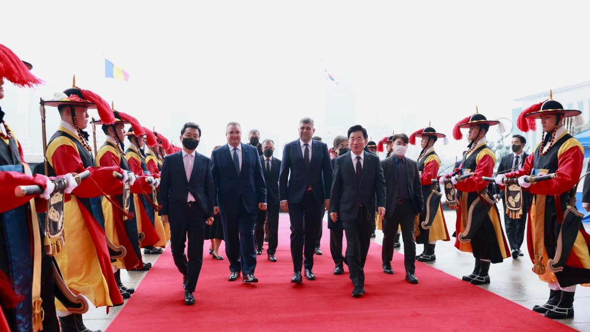 ciuca-si-ciolacu--vizita-in-coreea-de-sud--galerie-foto-19_12087500