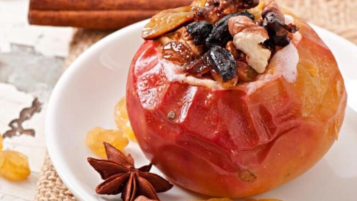 mere-dulci--umplute-cu-biscuiti-amaretti--un-desert-delicios-si-plin-de-surprize_99145200