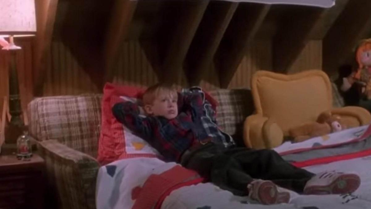 singur-acasa-filmul-nod-in-papura_44718800