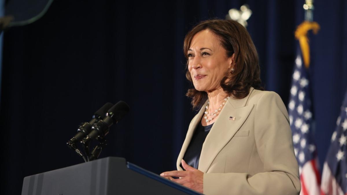 kamala-harris-autobuze-migranti_38225200