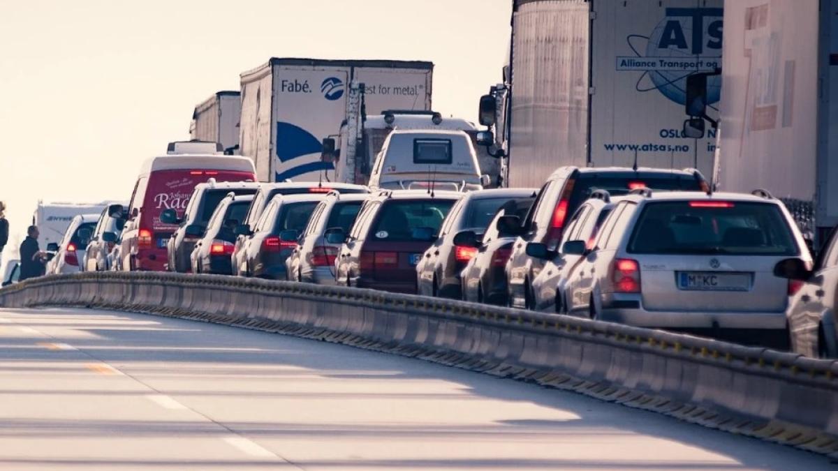 doua-persoane-au-murit-pe-a3--in-prahova--masina-s-a-rasturnat-in-santul-de-pe-marginea-autostrazii_82803000