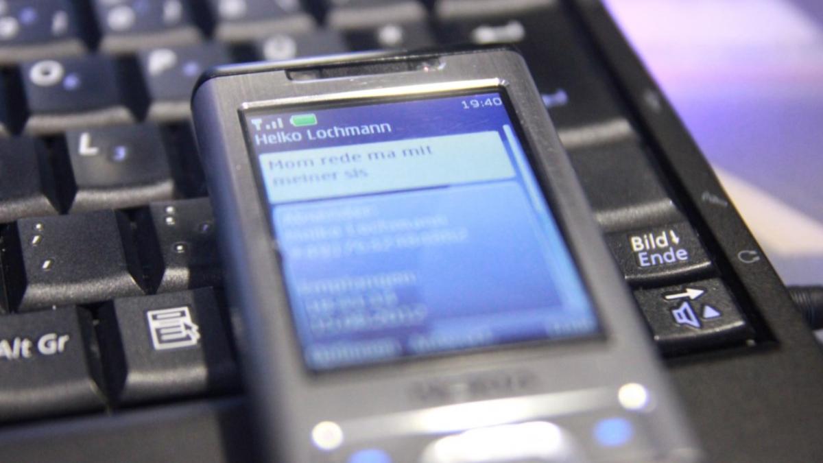 primul-sms-din-istorie-a-implinit-30-de-ani--ce-mesaj-a-fost_10468300