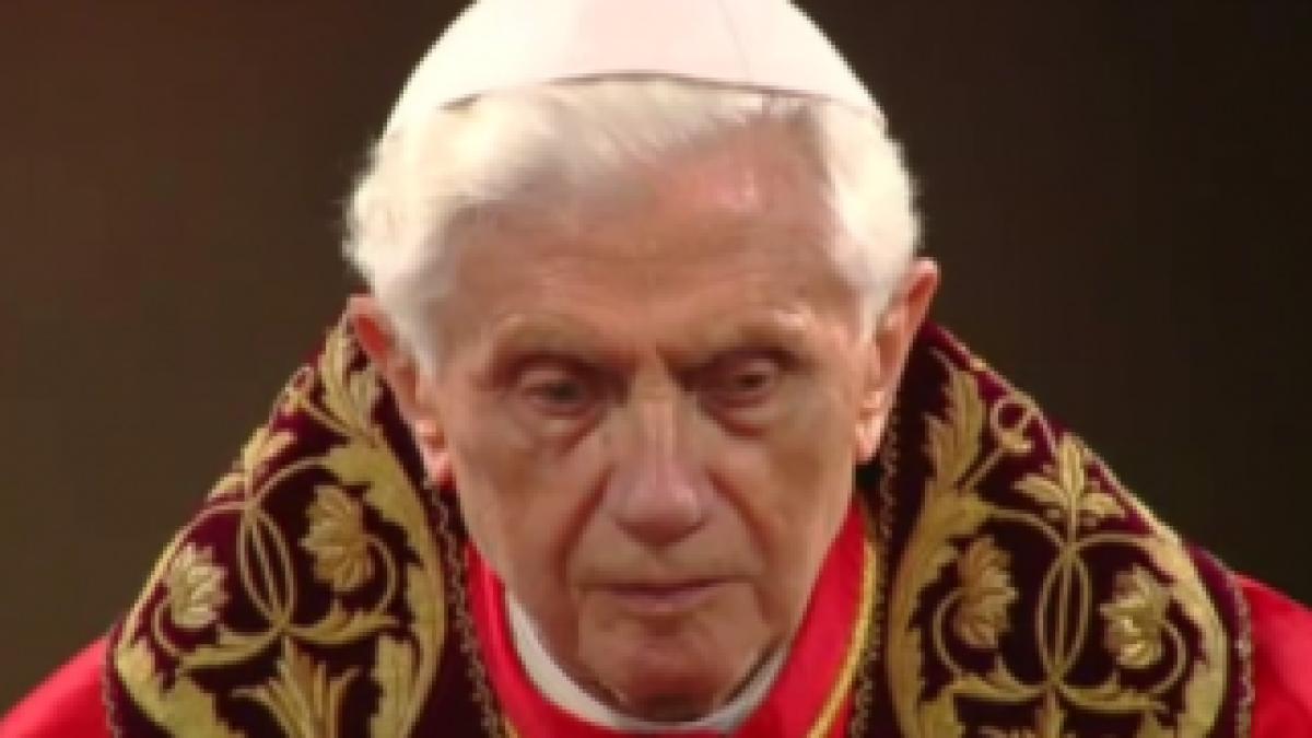 Papa-Benedict-al-XVI-lea