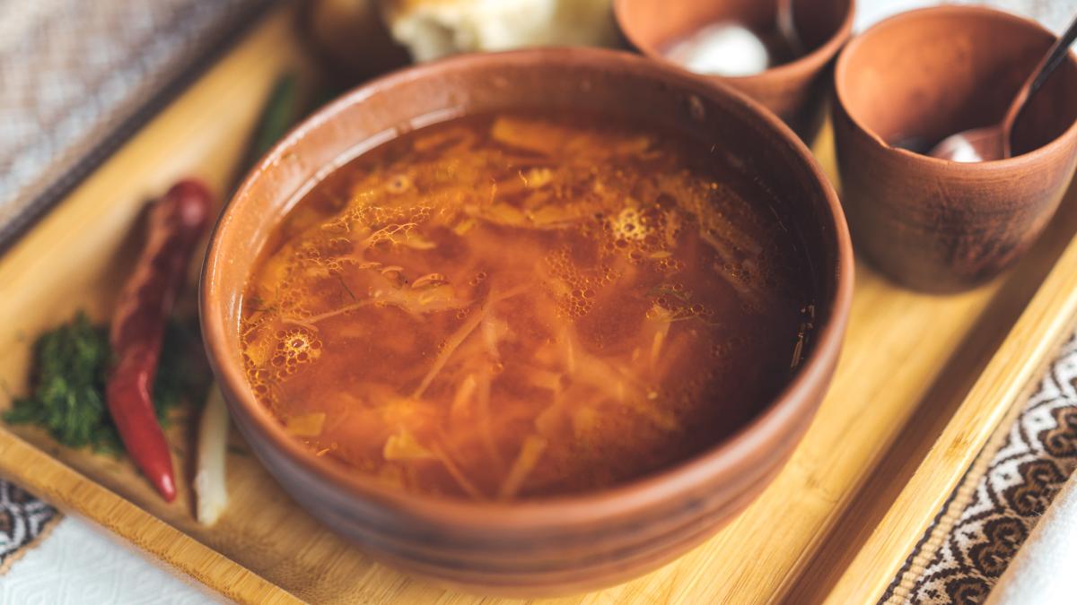 ciorba-de-gaina-cu-taietei--reteta-perfecta-dupa-mesele-grele-de-sarbatori_21221900