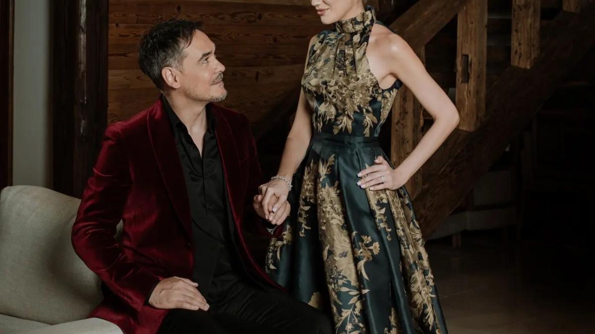 razvan-simion-si-daliana-raducan-se-casatoresc--matinalul-de-la-neatza-si-a-cerut-iubita-in-casatorie--imagini-cu-inelul-1_89574000