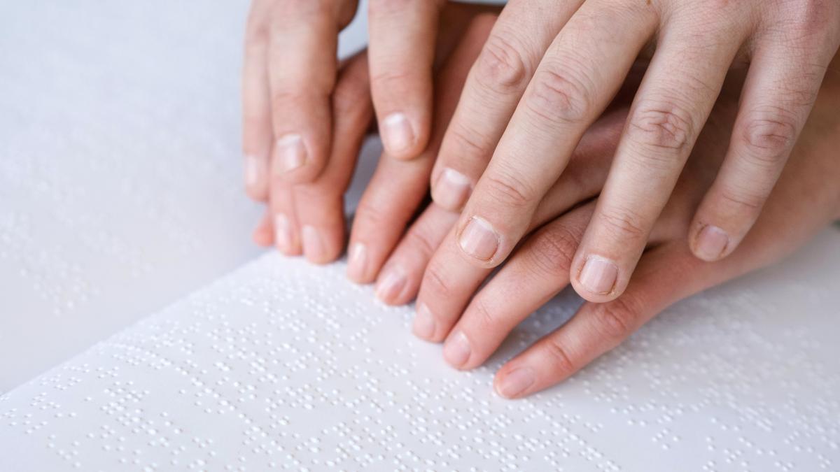 pexels-mikhail-nilov-6981173_64349800