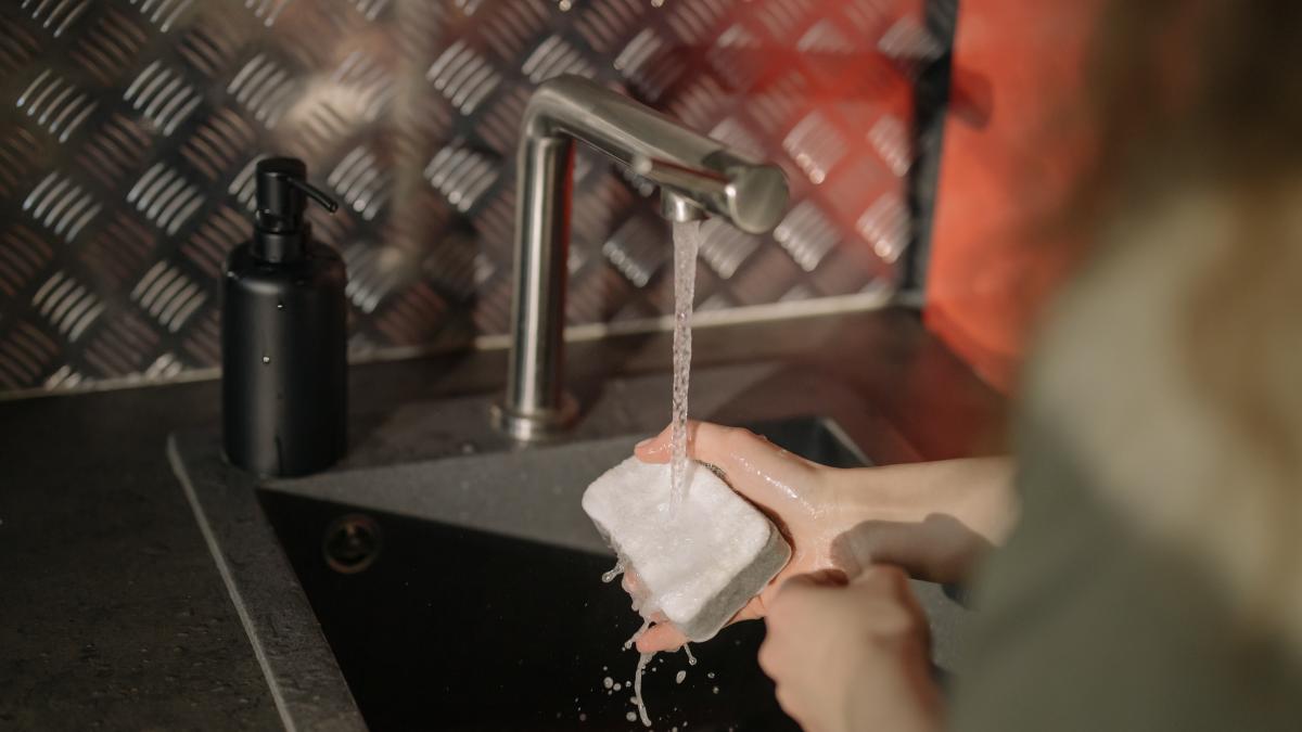 nu-arunca-niciodata-buretii-de-vase-folositi--iti-vor-fi-de-mare-folos_22028200