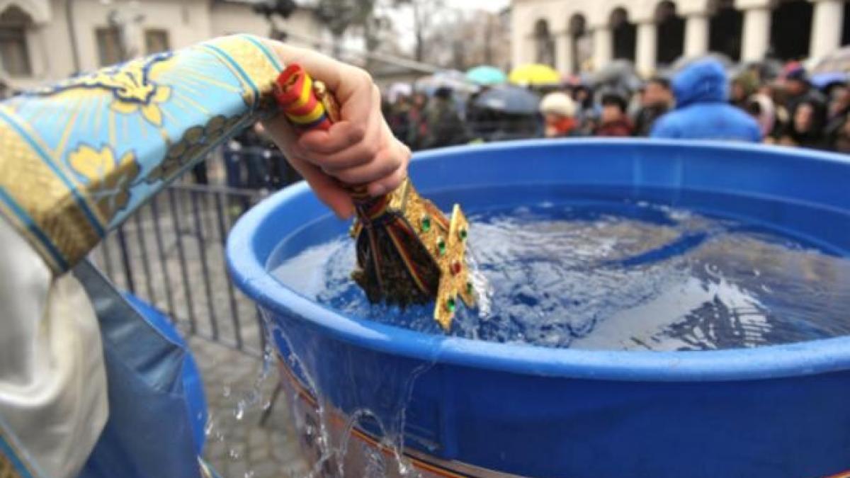 boboteaza-2023--cum-se-foloseste-agheasma-mare--ce-beneficii-iti-aduce_59292200