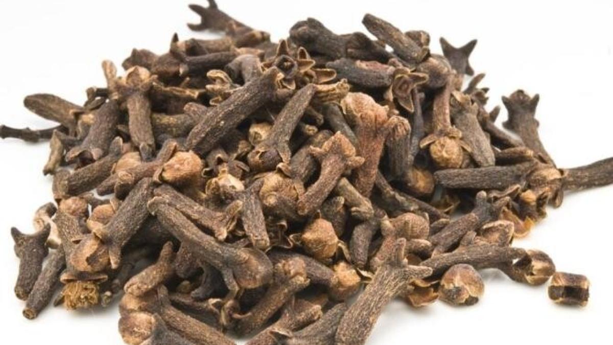 pune-cuisoare-in-toaleta-este-uimitor-ce-se-intampla-daca-le-lasi-acolo-peste-noapte_16392900