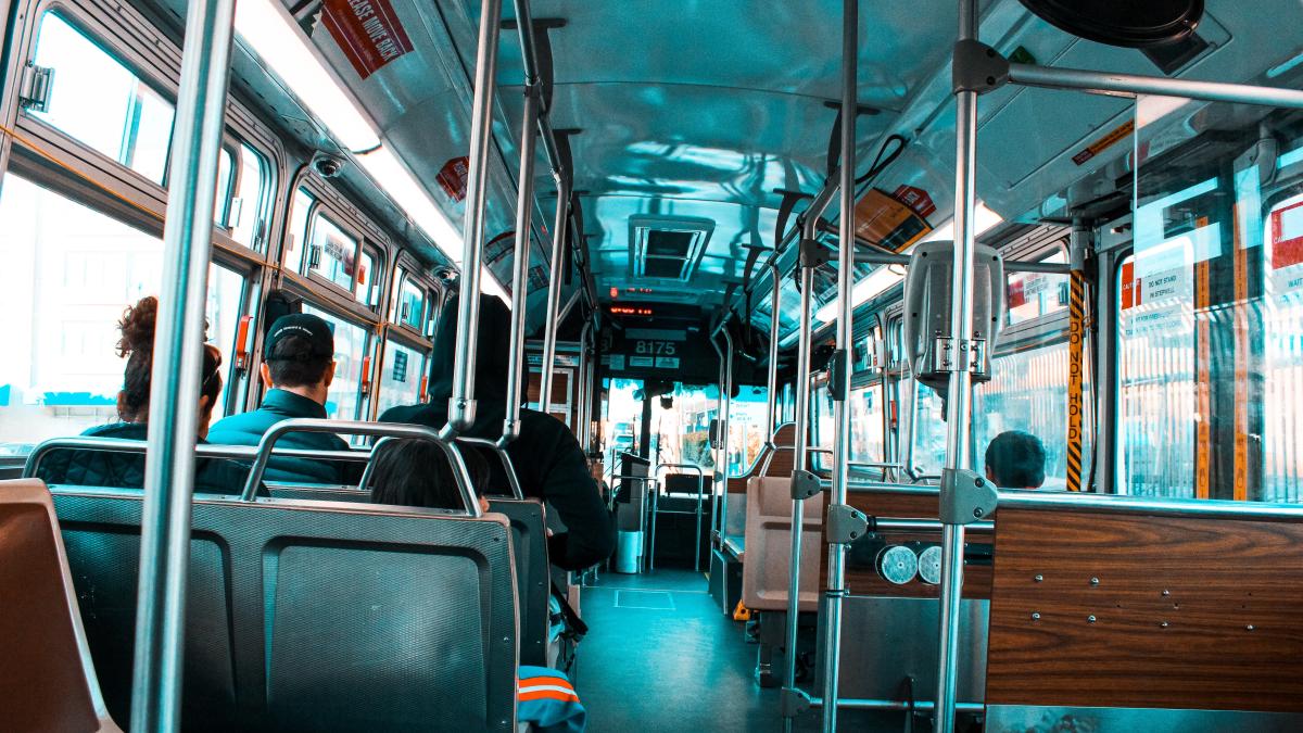 provocare-spray-cu-piper-in-autobuze_80456300