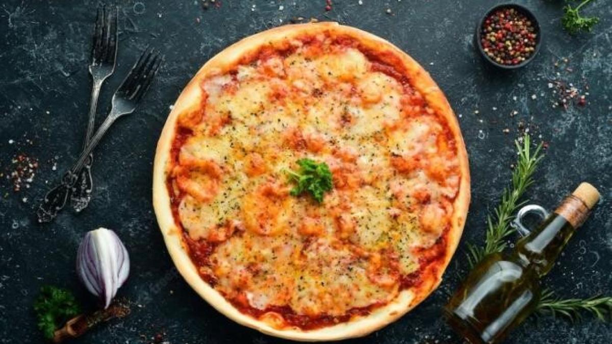 pizza-la-tigaie-fara-faina--se-face-in-cateva-minute-si-are-doar-100-de-calorii_28258400