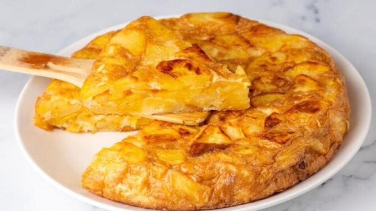 omleta-italiana-cu-ardei-gras-si-verdeata--o-reteta-copioasa-pentru-micul-dejun_48324200