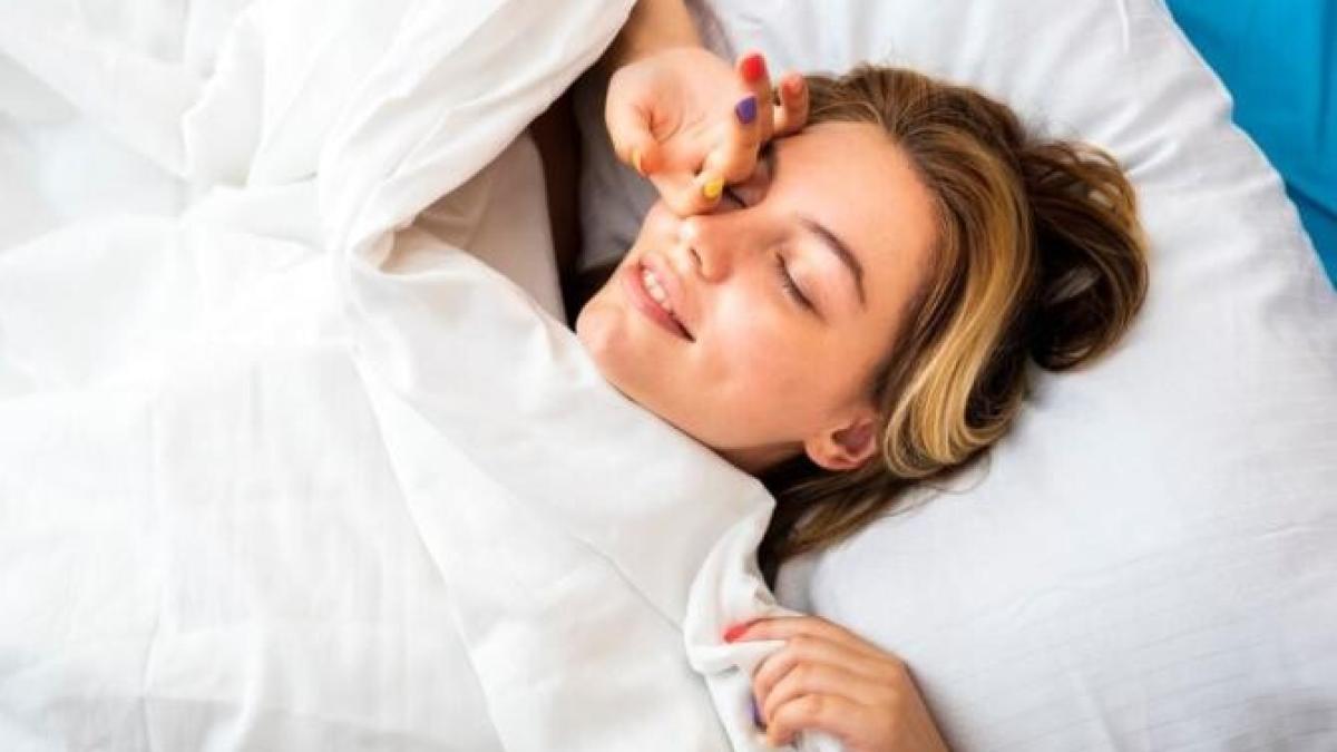 cateva-picaturi-dintr-un-produs-te-vor-ajuta-sa-adormi-repede--pune-le-pe-perna-si-bucura-te-de-toate-beneficiile_22889200