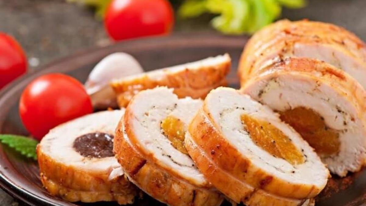 rulada-din-cartofi--umpluta-cu-sunca-si-branza--o-mancare-grozava-pentru-cina--toata-lumea-iti-va-cere-reteta_97349100