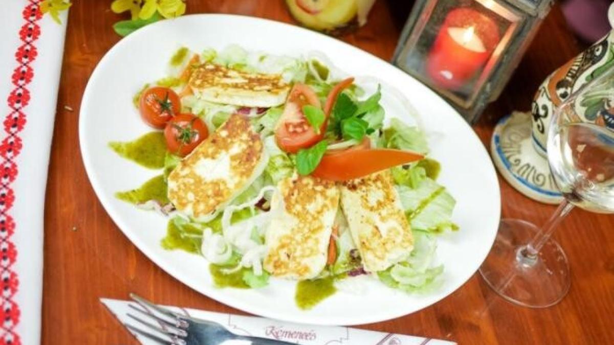 salata-cu-omleta--o-reteta-interesanta-pentru-orice-masa-festiva_23042900