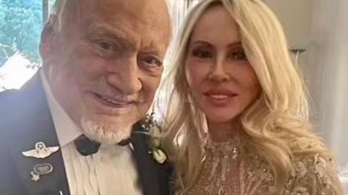buzz-aldrin--al-doilea-om-care-a-pasit-pe-luna--casatorie-la-93-de-ani-cu-anca-faur_17235200
