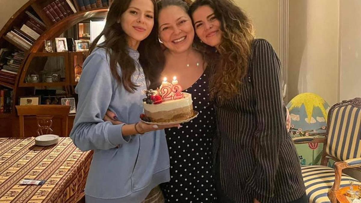 de-ce-nu-sufla-rita-muresan-ziua-in-lumanarile-de-pe-tort--de-ziua-ei-am-o-pietricica-pe-inima--le-sting-cu-mana_59102100