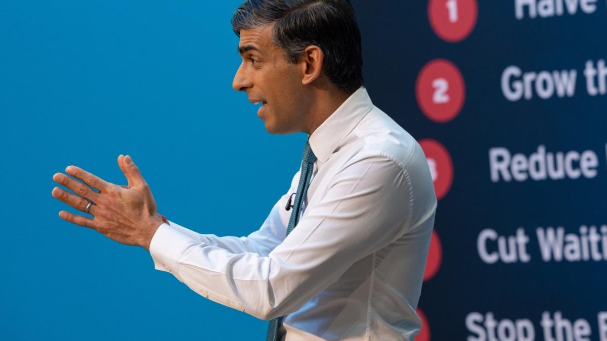 premierul-britanic-a-fost-in-final-amendat-pentru-ca-n-a-purtat-centura-de-siguranta_14220400