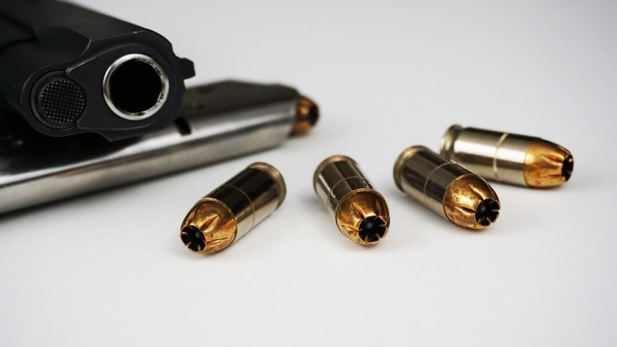 pistol-copil-profesoara_79227300