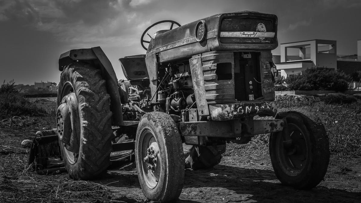 tractor-mall-vechi-iasi_14670400