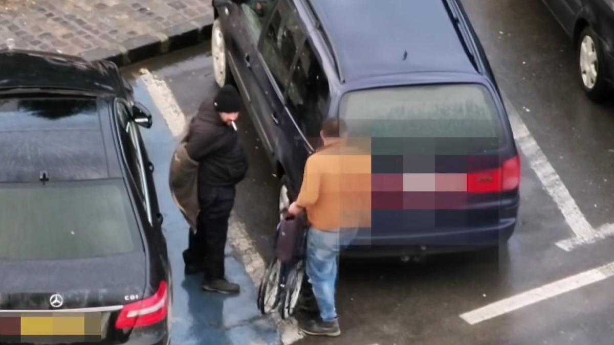 imagini-virale-la-brasoc-versetor-scaun-cu-rotile_32207700