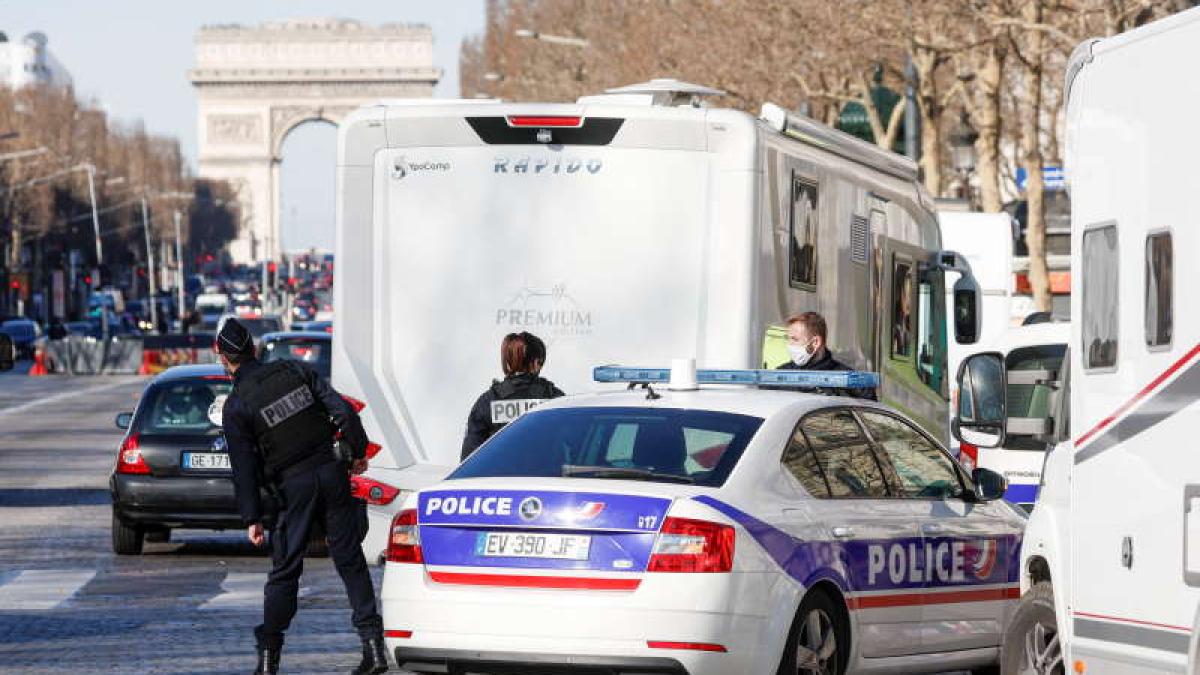 politia-franceza_91764700