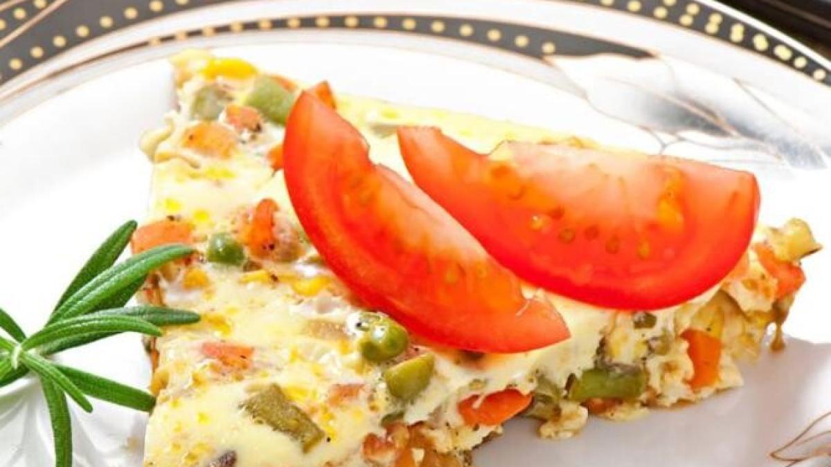 omleta-napolitana--preparata-dupa-o-reteta-straveche--trucul-cu-lingura-de-faina_38716100