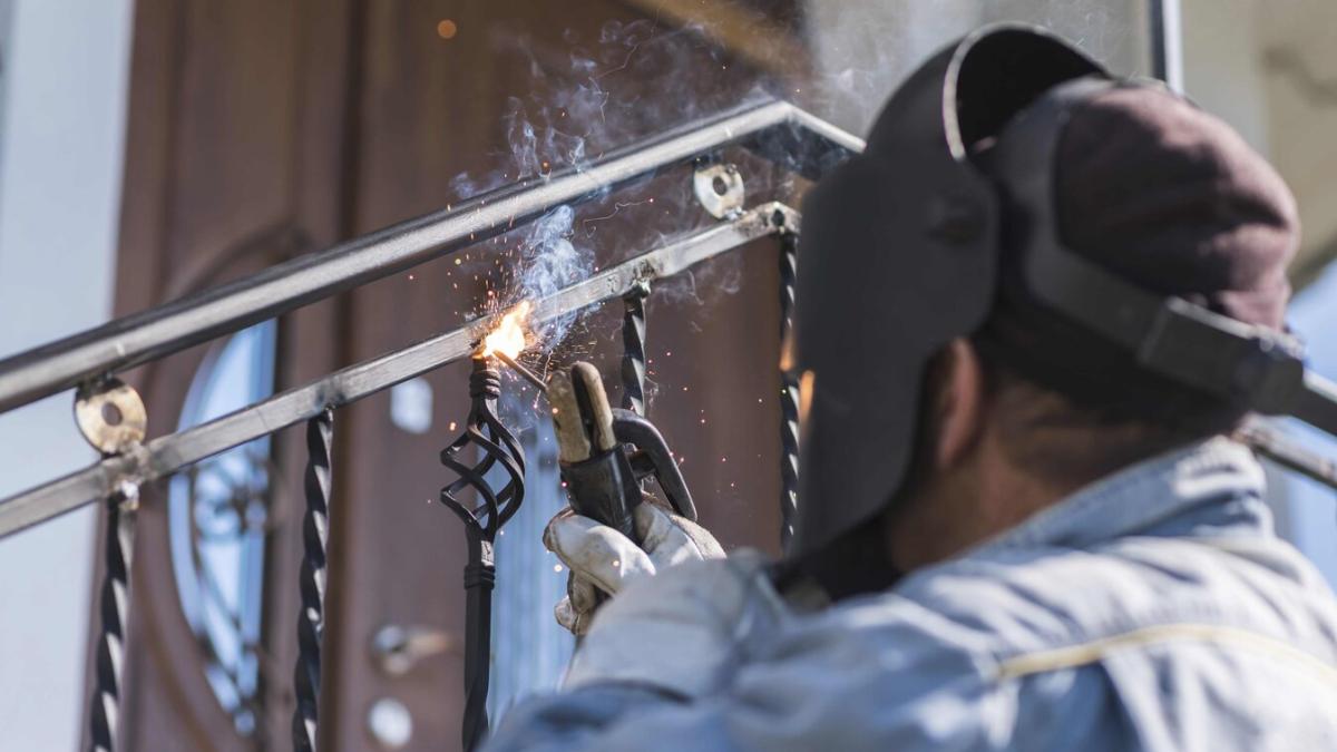 un-pas-important-spre-construirea-unui-proiect-rezistent-cum-se-realizeaza-sudura_72424300