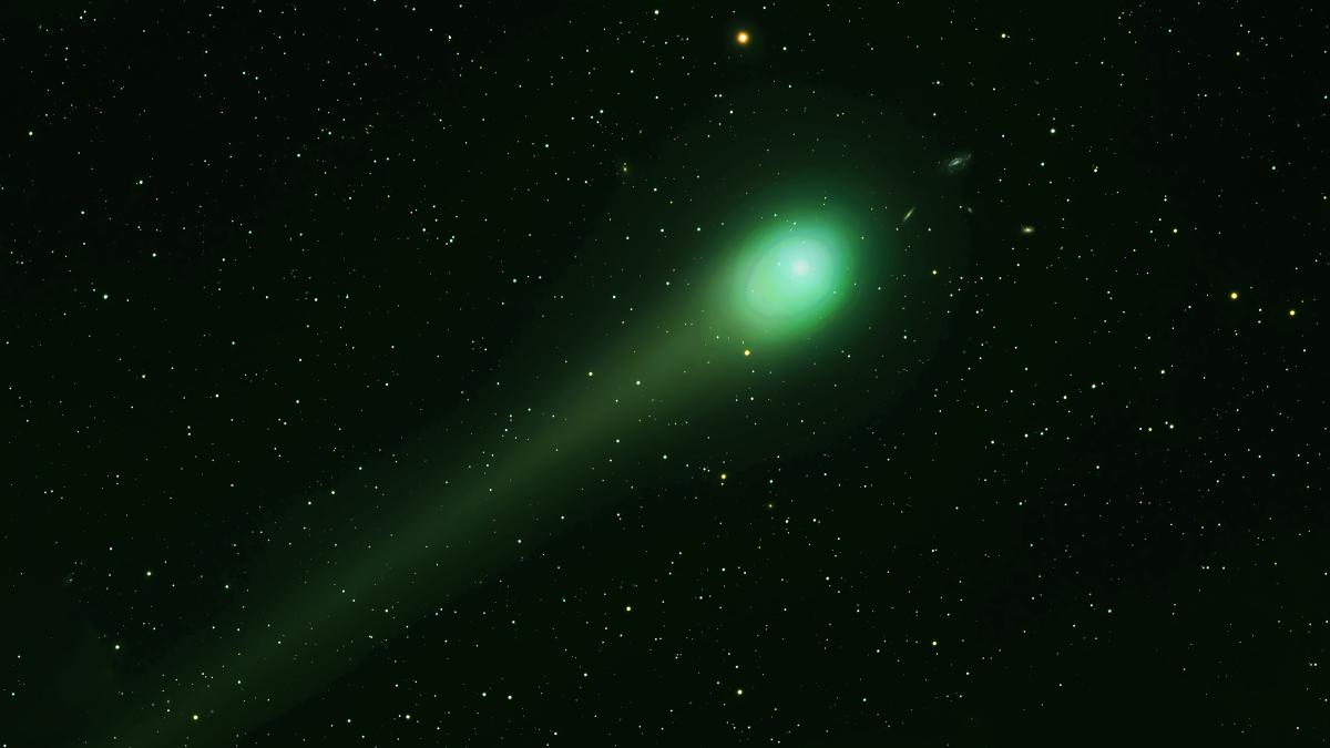 cometa-verde_09368200