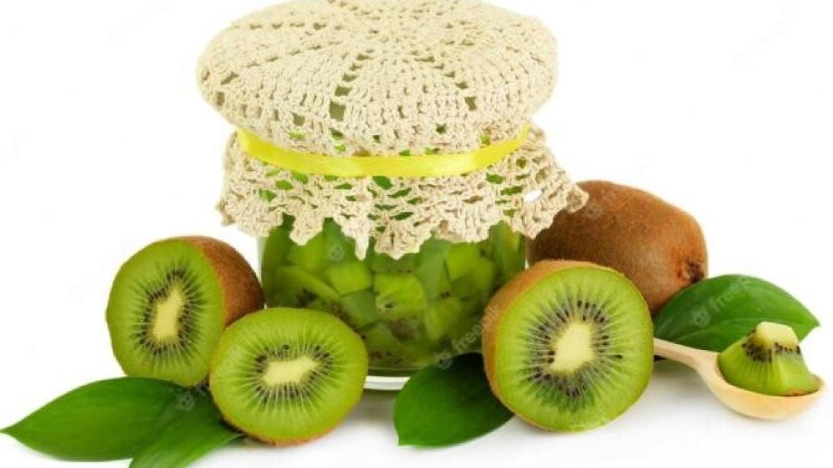 o-reteta-eficienta-pentru-raceli-si-viroze--ai-nevoie-de-un-kilogram-de-kiwi-si-cateva-lamai-verzi_21956700