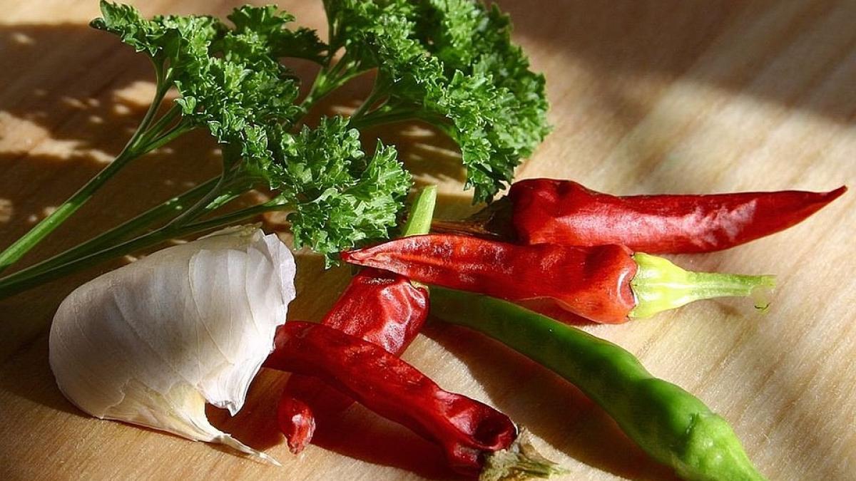 usturoi-ardei-iute-alimente-frig_00226700