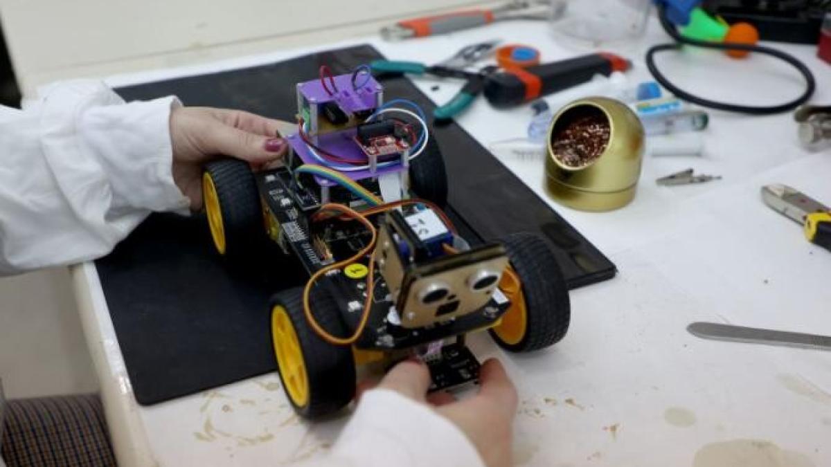 robot_antene_lacuste_ager_38753700