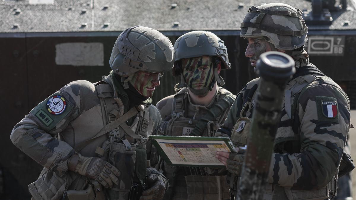 exercitiile-eagle-royal-23--trageri-cu-rachete-si-prezentarea-tehnicii-militare-galerie-foto-7_38862000