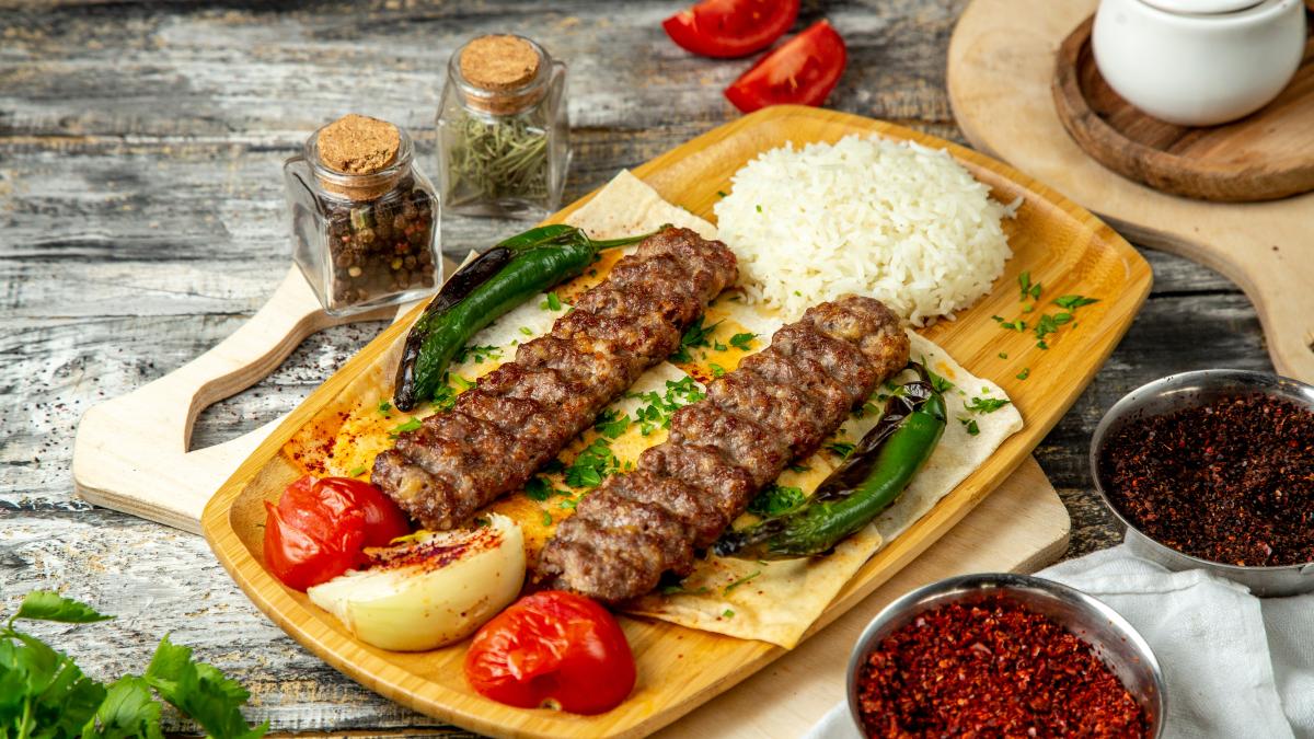 kebab-turcesc-cu-legume-fripte--reteta-delicioasa_56700200