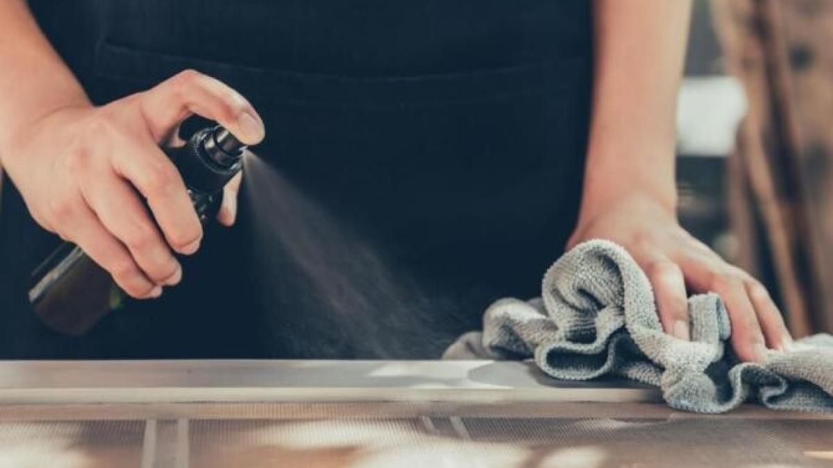 mobila-va-straluci--daca-o-vei-sterge-cu-saramura-de-varza-murata--un-truc-inedit--dar-eficient_93955900