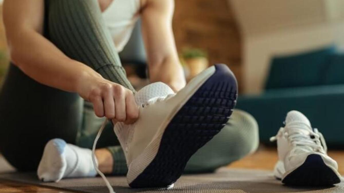de-ce-unele-persoane-pun-sare-in-pantofi--un-sfat-foarte-eficient-care-te-va-surprinde_23770000
