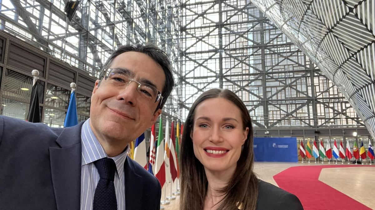 jurnalistul-darius-rochebin--noua-imagine-a-weekendurilor-lci_64194100