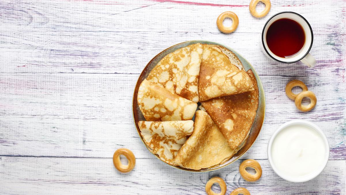 clatite-cu-feta-si-marar--reteta-rapida-de-mic-dejun_57566000