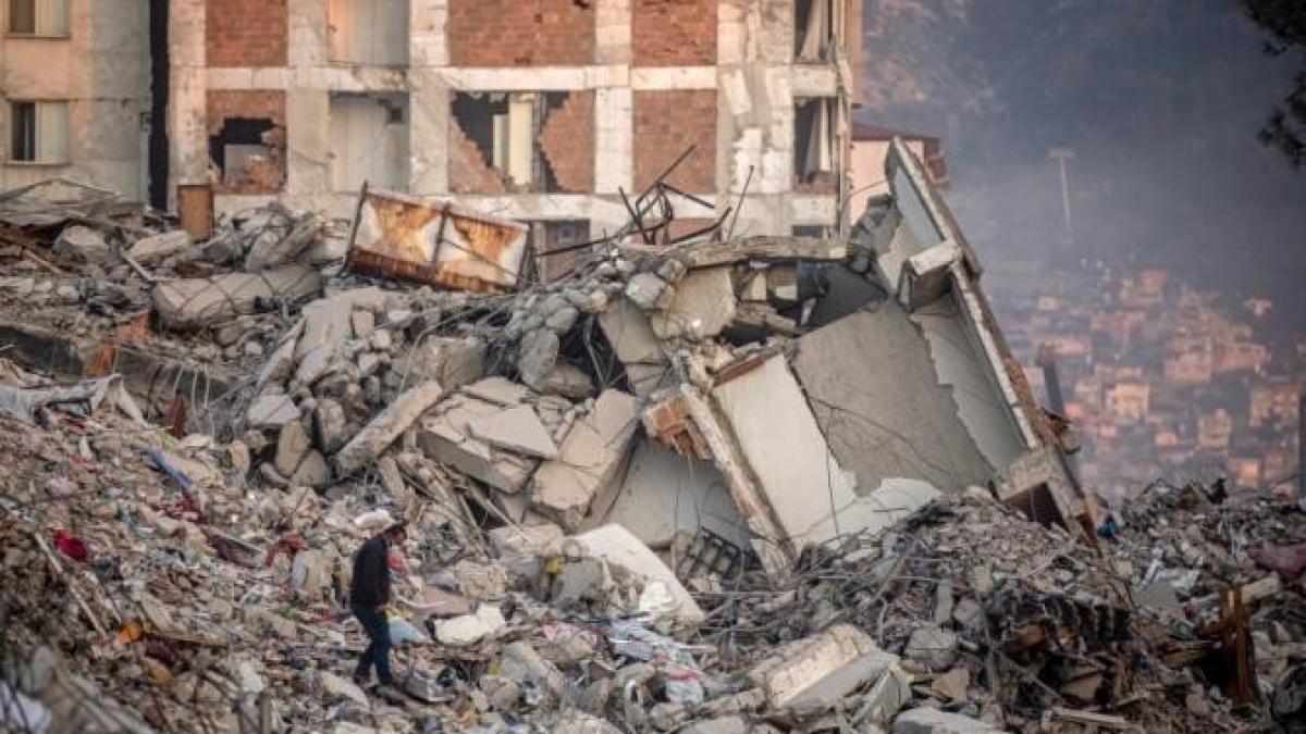 exista-speranta--dupa-cutremur--in-turcia-tanara-de-17-ani--salvata-la-10-zile-de-la-seism_11937200