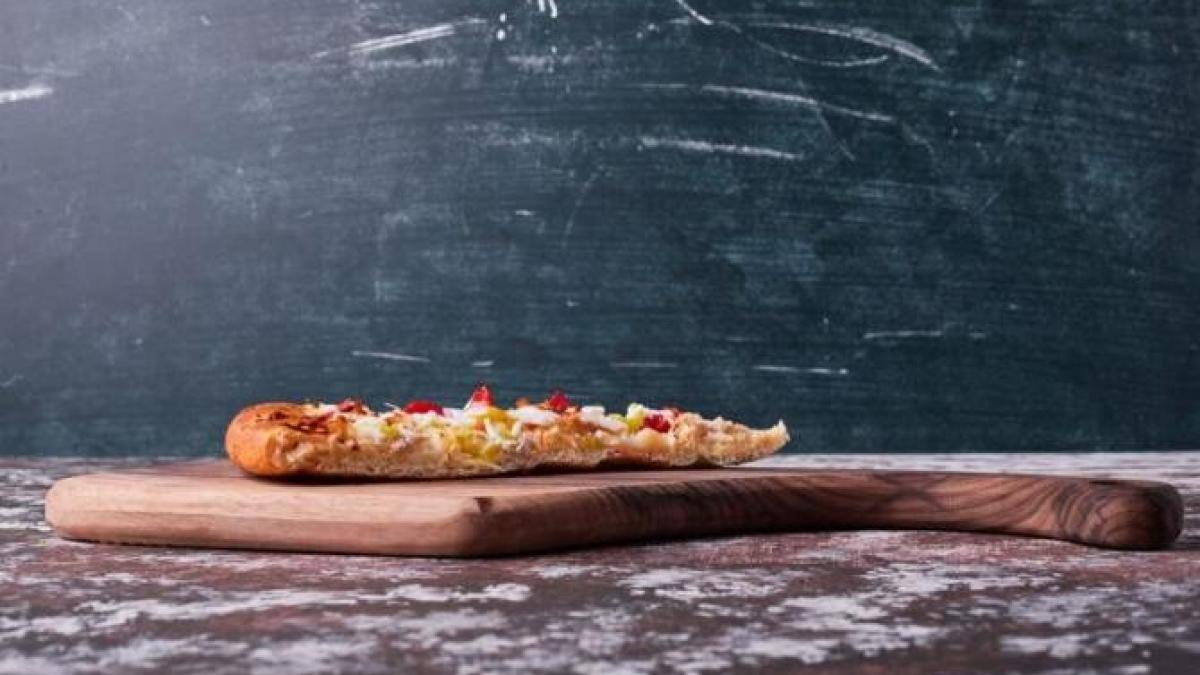 pizza-pe-lipie--cea-mai-rapida-si-delicioasa-reteta--gata-in-10-minute_43628400