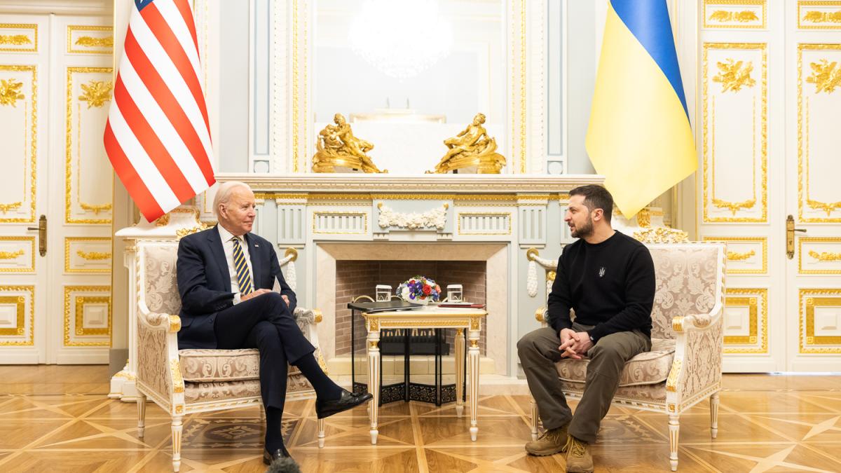 biden-carte-zelenski_64797000