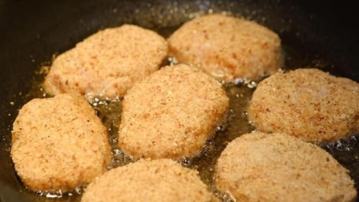 chiftele-moi-si-usoare-ca-o-pana--inlocuieste-ouale-cu-un-ingredient-din-camara_62461800