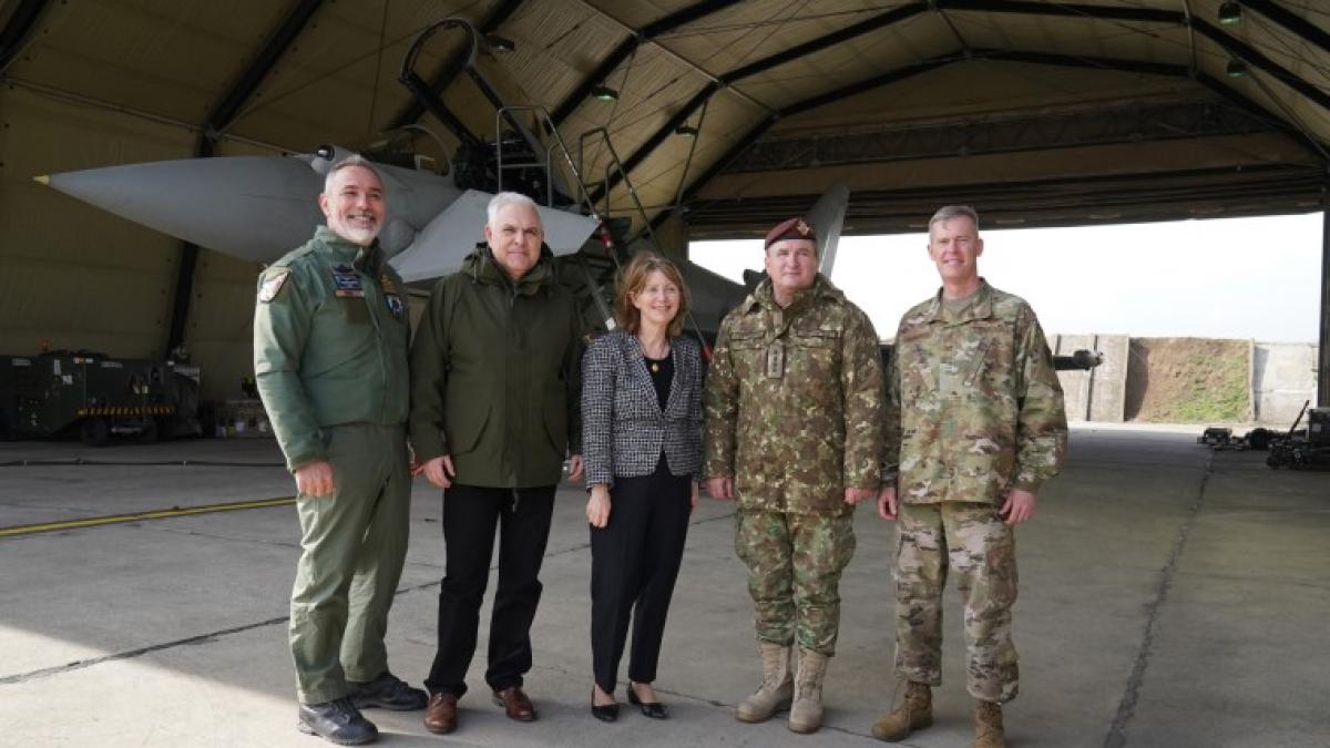 conducerea-mapn--impreuna-cu-ambasadorul-sua-in-romania--in-vizita-la-mihail-kogalniceanu--foto-laurentiu-turoi-2_25999200