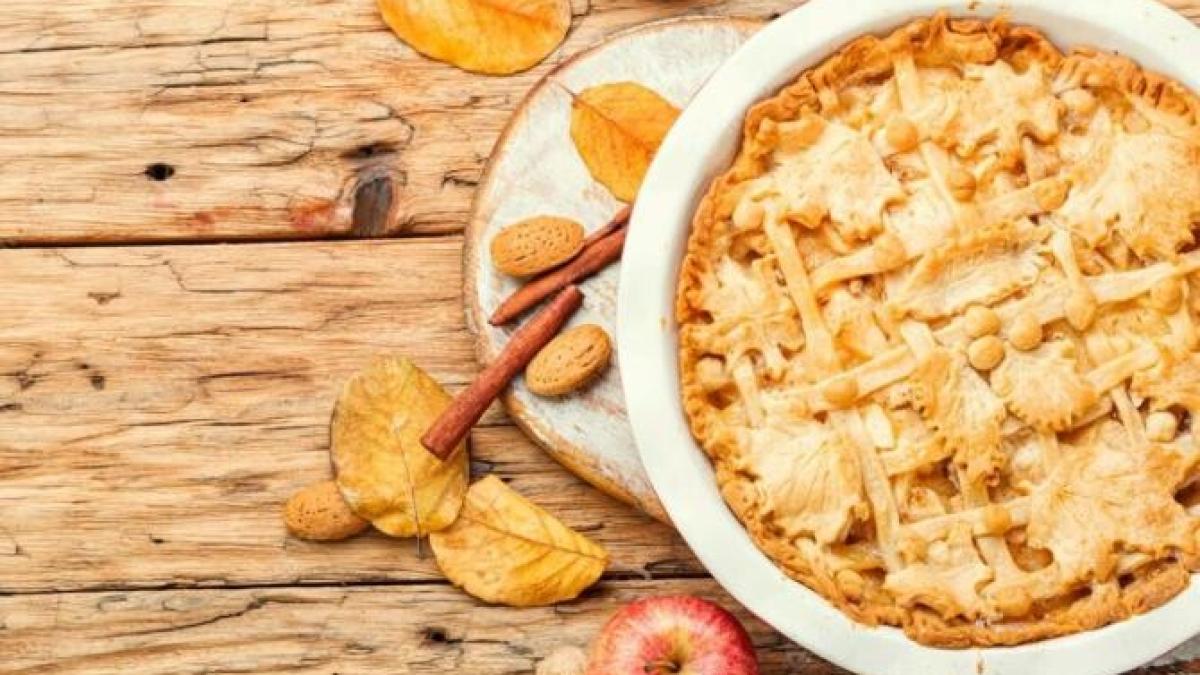 prajitura-cu-mere--fara-faina-alba--unt-si-lapte--reteta--te-va-cuceri-pe-loc--o-felie-are-doar-140-de-calorii_69408200