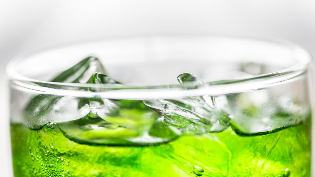 apa-cu-clorofila_33130400