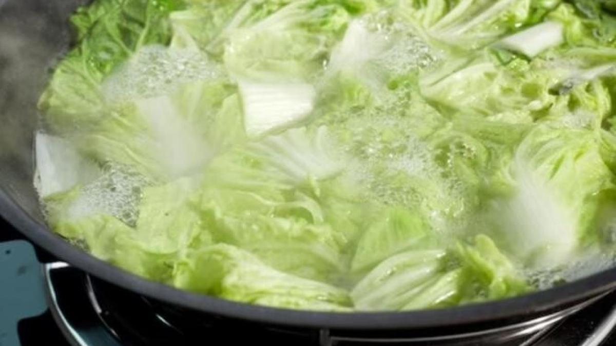 nu-arunca-niciodata-apa-in-care-a-fiert-varza--vei-fi-surprins-sa-afli-ce-poti-face-cu-ea_05736500