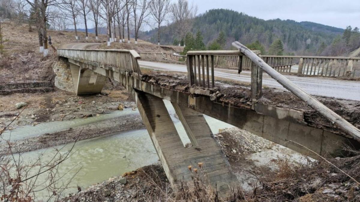 podul-de-la-jitia--la-un-pas-de-prabusire--la-nici-3-ani-de-la-reconditionare_04469100